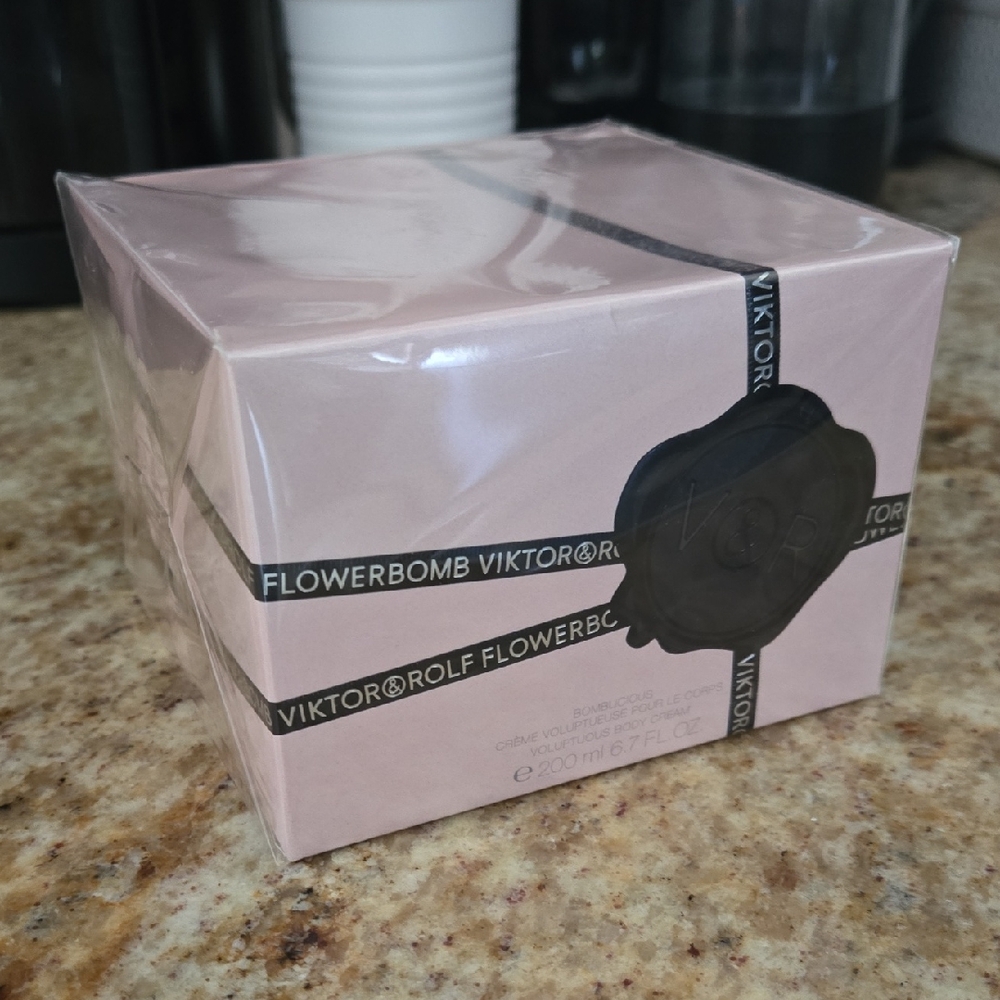 Viktor & Rolf Flowerbomb Bomblicious Voluptuos Body Cream 6.7 fl oz